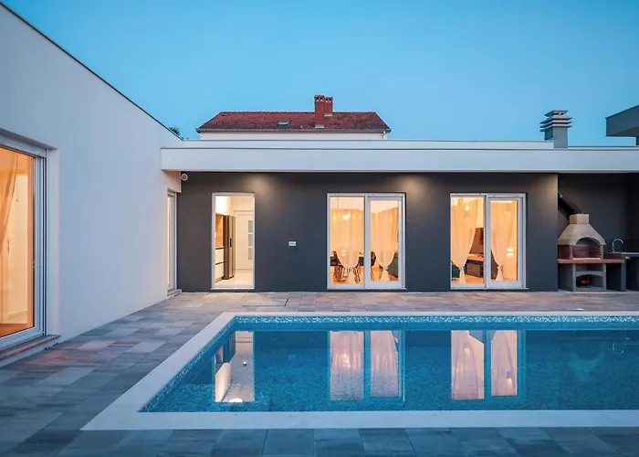 La Reina House - Private Heated Pool