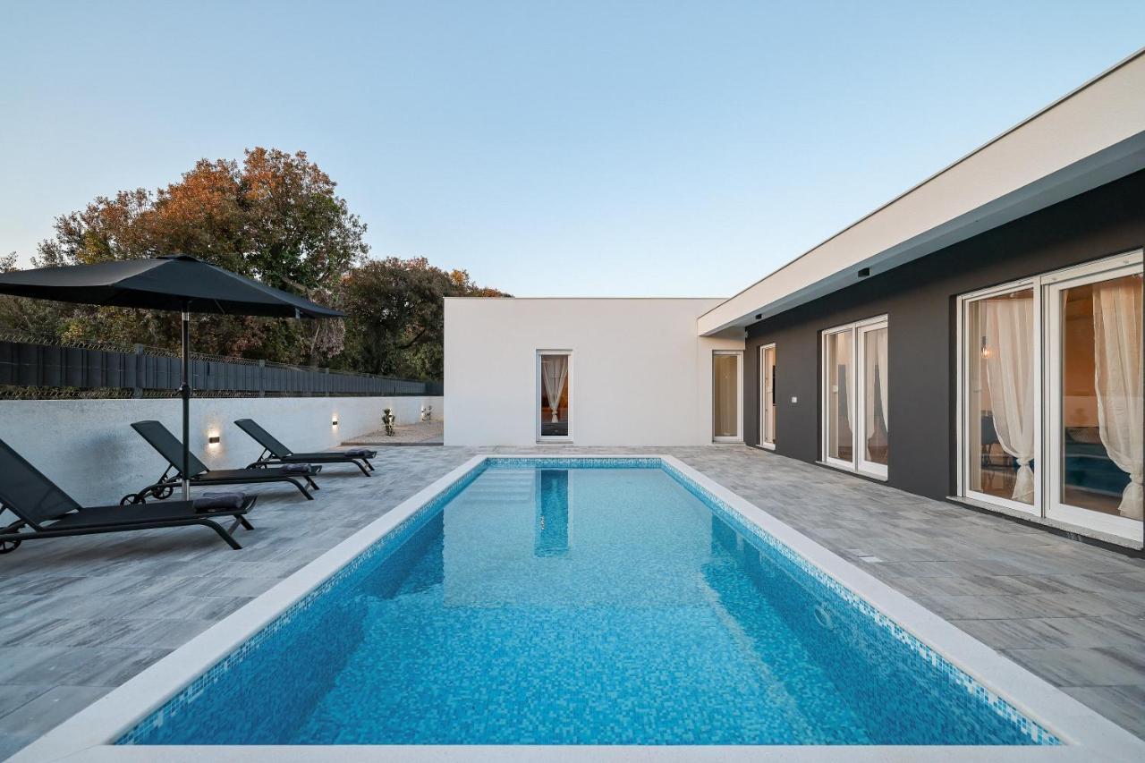 La Reina House - Private Heated Pool Villa Bibinje