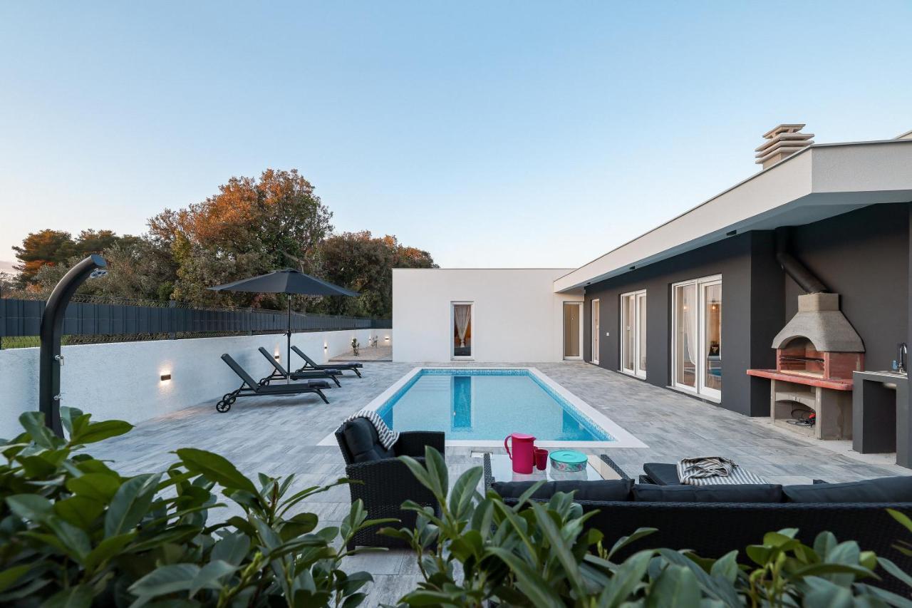 La Reina House - Private Heated Pool Bibinje