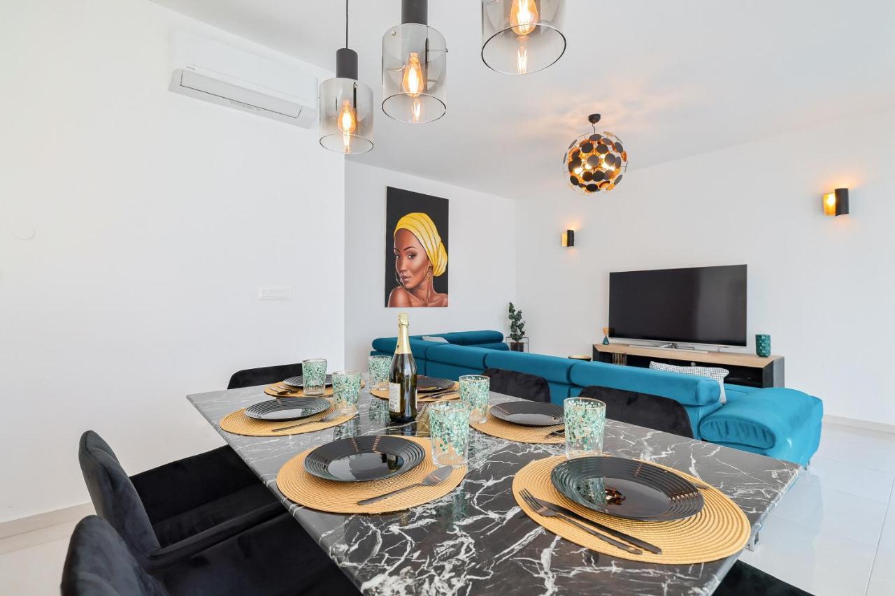 La Reina House - Private Heated Pool Villa
