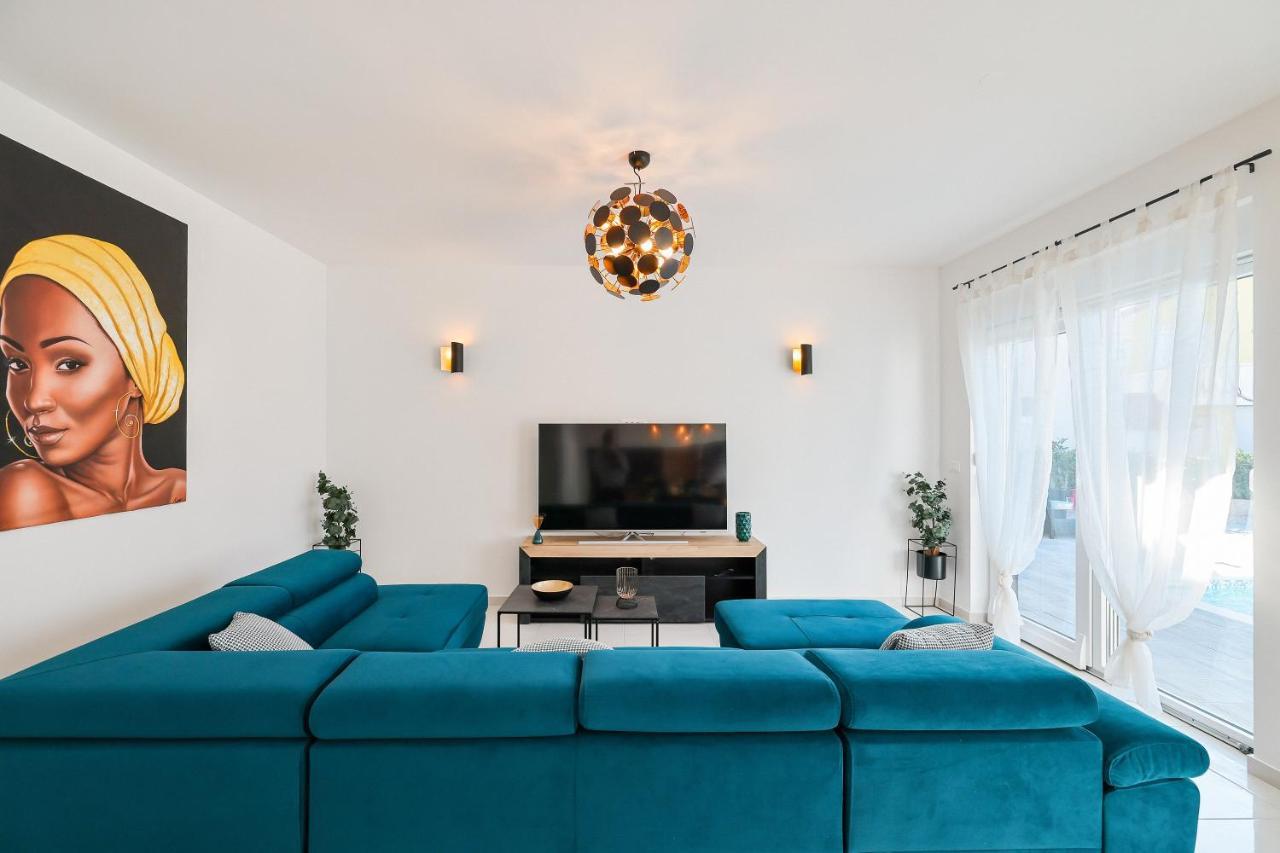 La Reina House - Private Heated Pool Villa *